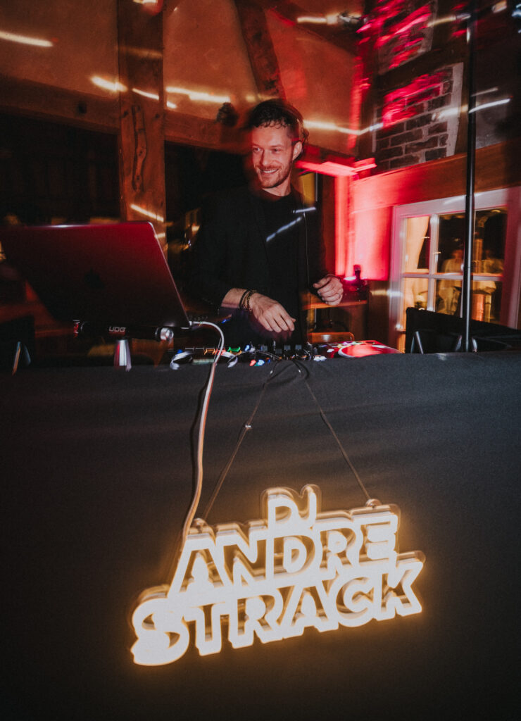 Scheunenhochzeit im Ruhrgebiet Spargelof Schulte Scherlebeck in Herten mit DJ Andre Strack